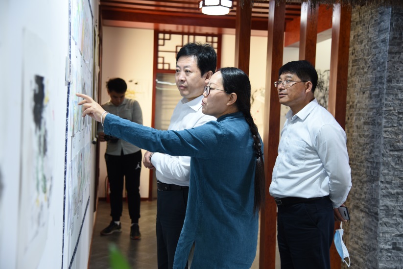 威海市教育局副局长邵海东到明德学院观摩指导