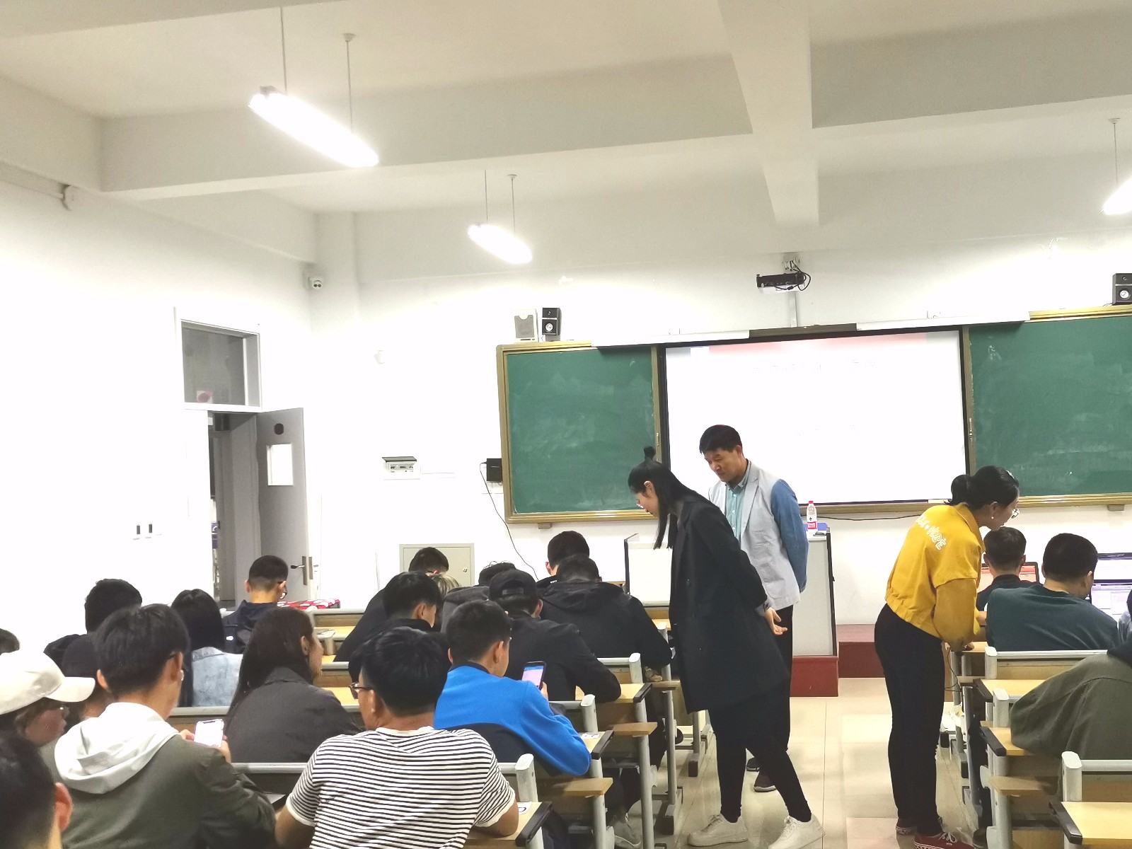 2019海院数学建模比赛开赛指导.jpg 2019海院数学建模比赛开赛指导.jpg